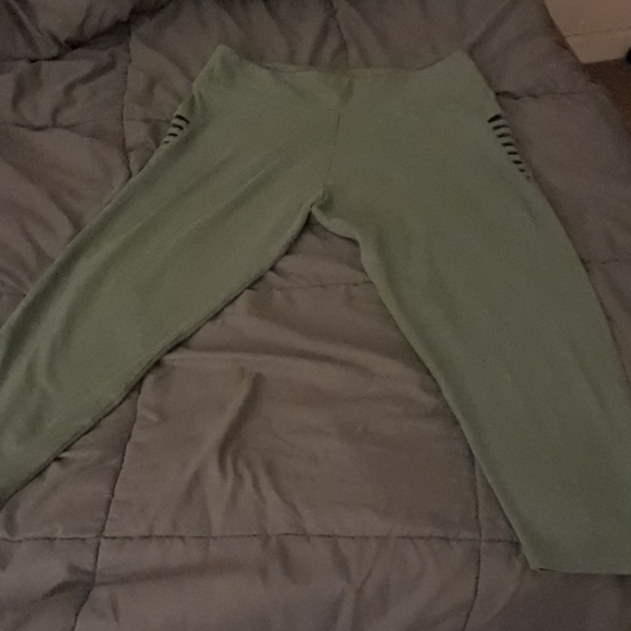 Victoria's Secret Pants - Victoria's Secret Sport capri